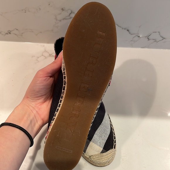 Like NEW Burberry Navy Blue Nova Check Canvas Espadrilles - Picture 8 of 13